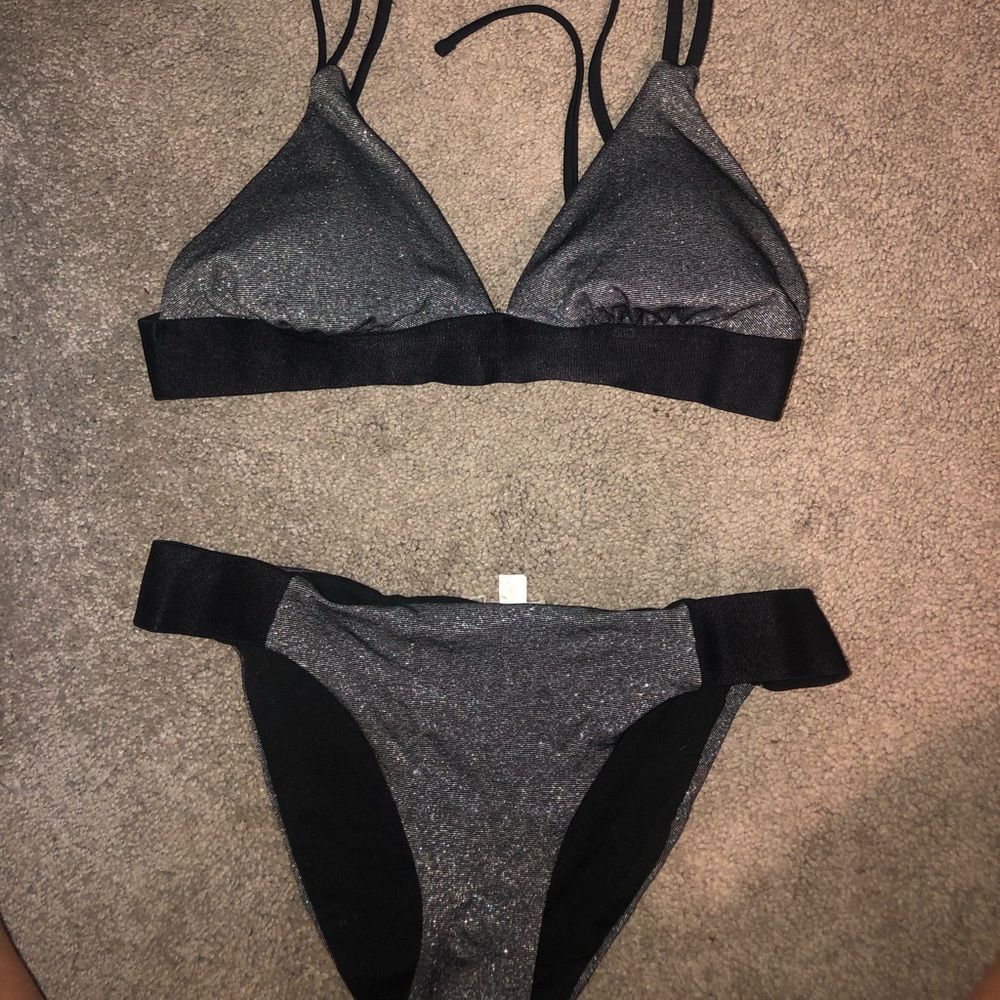 Bikini - Picture 3 of 3